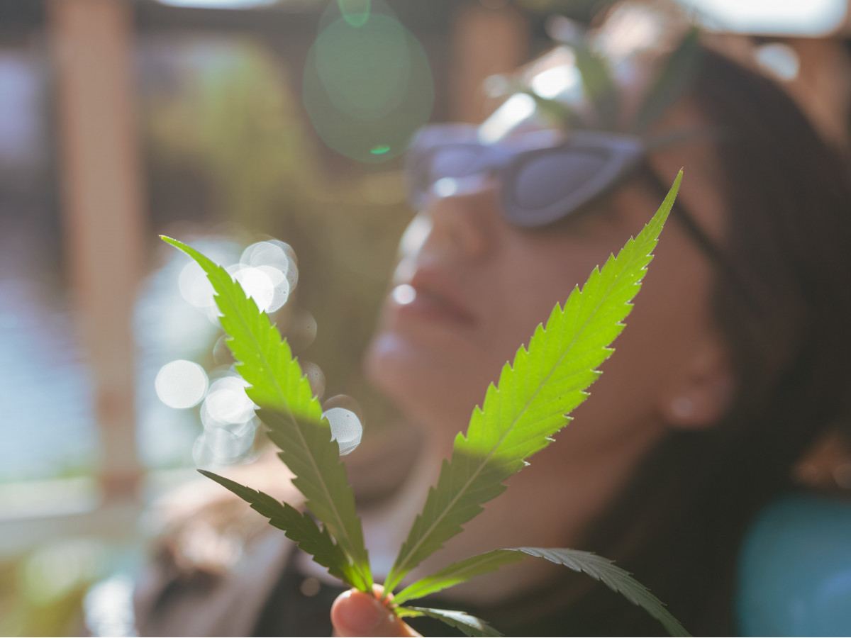 Чи може CBD полегшити симптоми депресії: факти, дослідження та потенціал канабісу