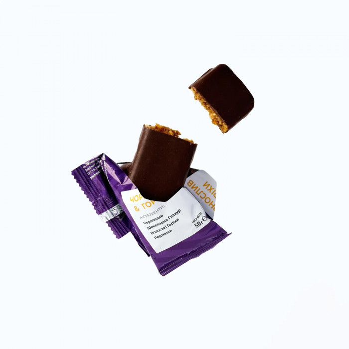 БАТОНЧИК CBD «ЧОРНОСЛИВ І ГОРІХИ» У ШОКОЛАДІ — 50 Г